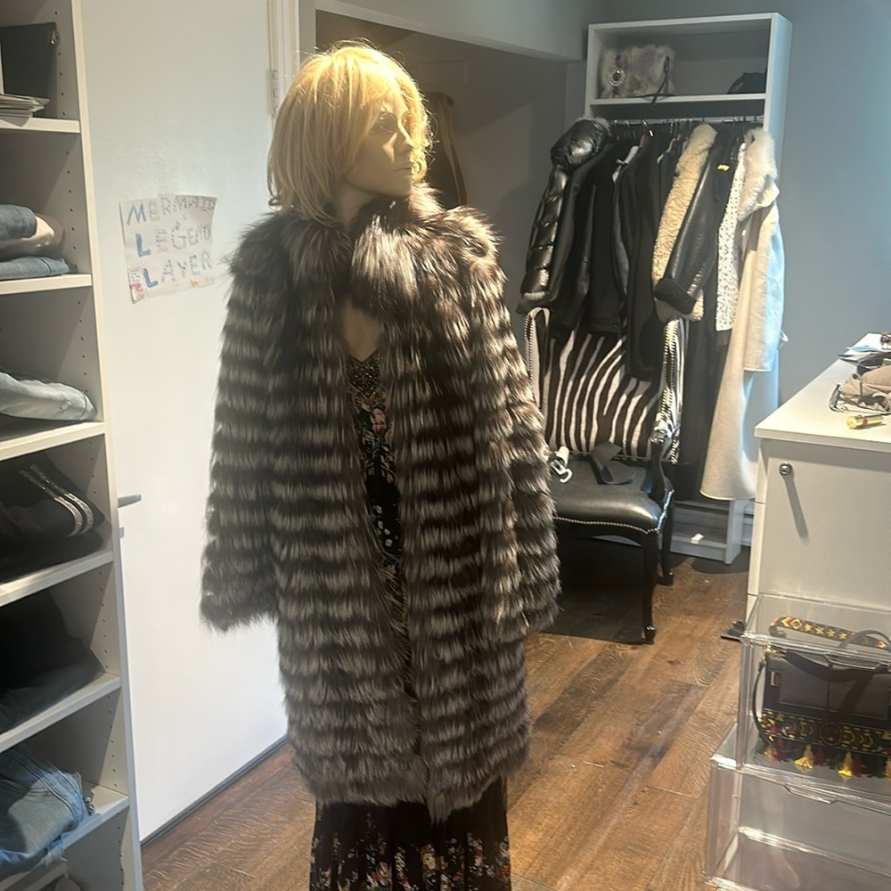 Fox coat size 8 USA purchased in sacks 5 Ave . Name brand is Inochi.
